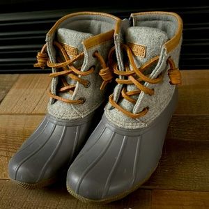 Kids Sperry saltwater duck boots Size 13